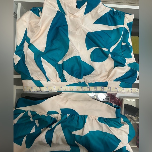 Elegant Green Leaf Print Dress - Picture 7 of 8